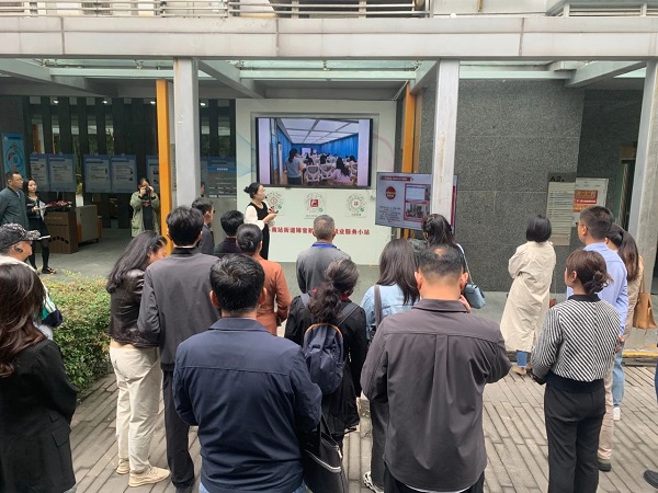 再獲點(diǎn)贊! 成都市委辦公廳、市政府辦公廳和市人社局相關(guān)領(lǐng)導(dǎo)一行參訪由瑞方人力打造的全市首個就業(yè)小站 第2張