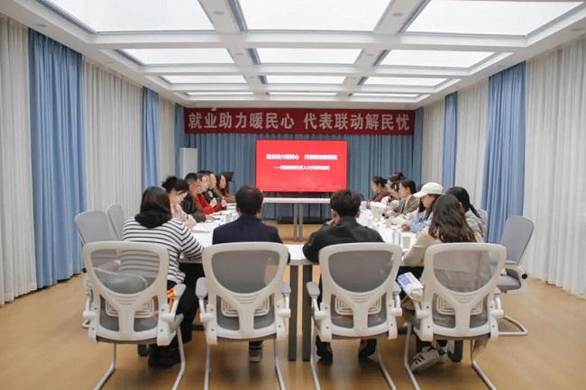 深入一線聽民意!成都市人大代表龔曉鷗在火車南站街道開展就業指導專題分享活動 第4張 深入一線聽民意!成都市人大代表龔曉鷗在火車南站街道開展就業指導專題分享活動 第4張